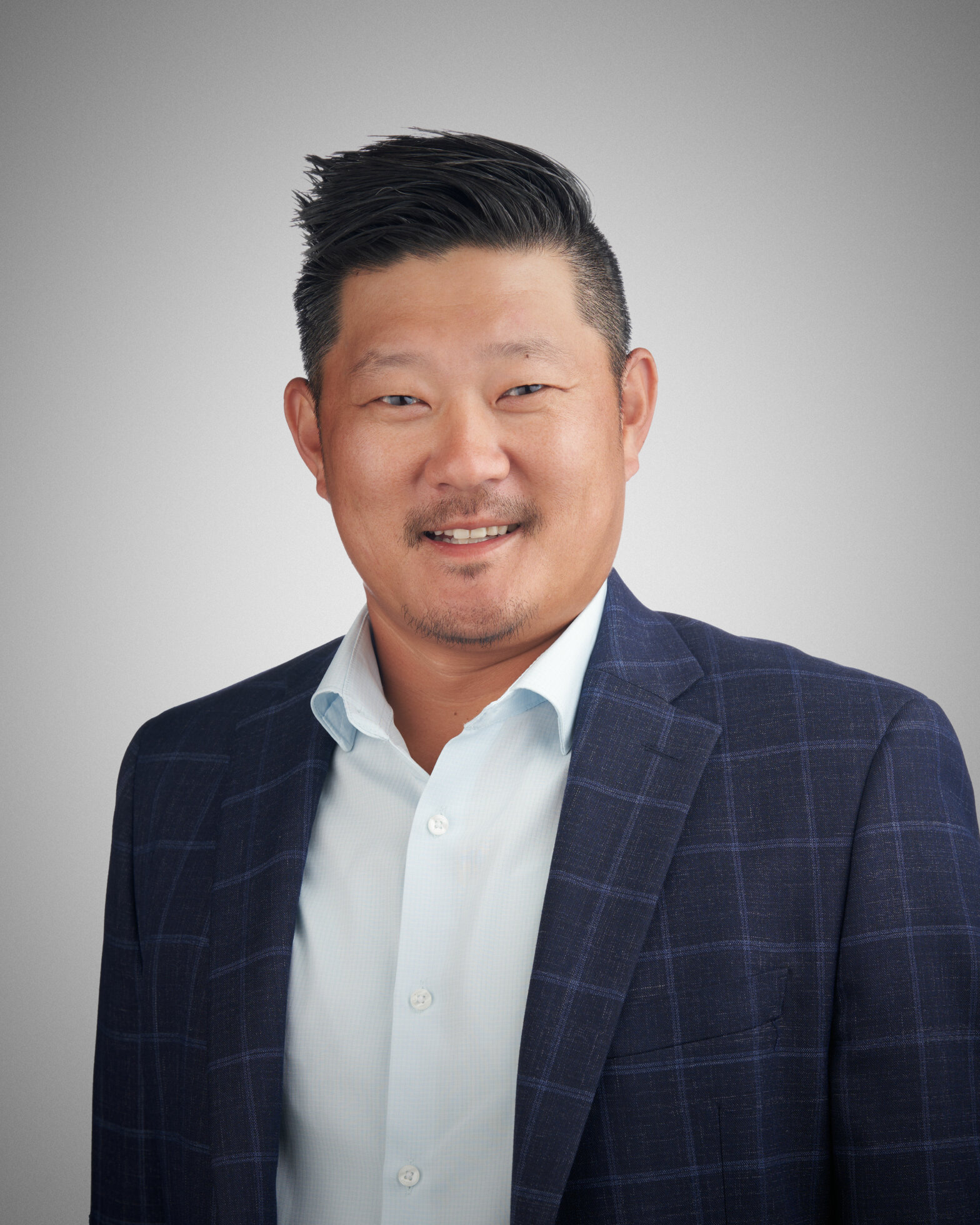 headshot photo of Jonathan Lauersdorf